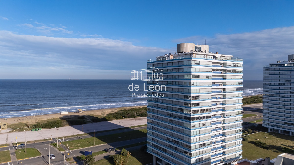 Apartamento ID.14922 - Venta apartamento  3 dormitorios en Playa Brava, Punta del Este