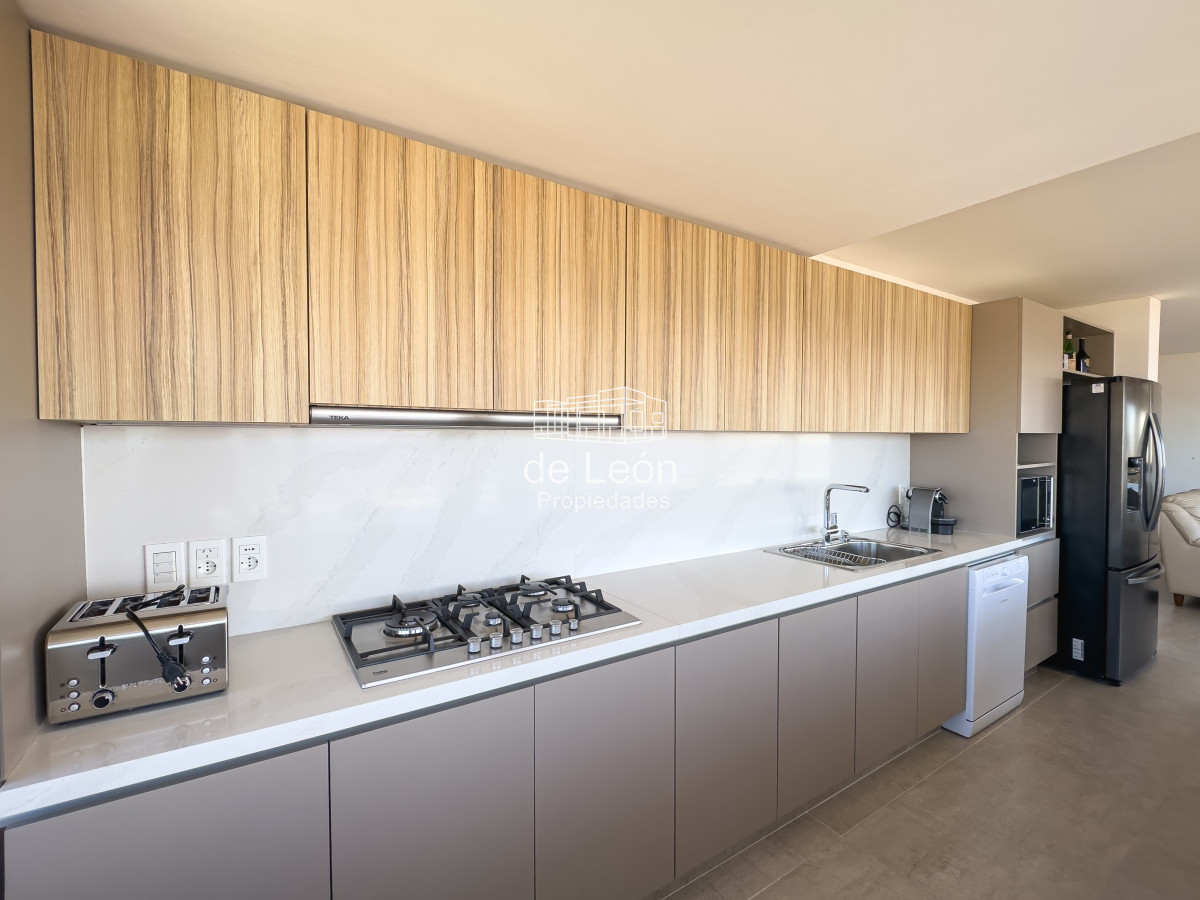 Apartamento ID.15026 - Venta apartamento 4 dormitorio en  Playa Brava, frente al mar 