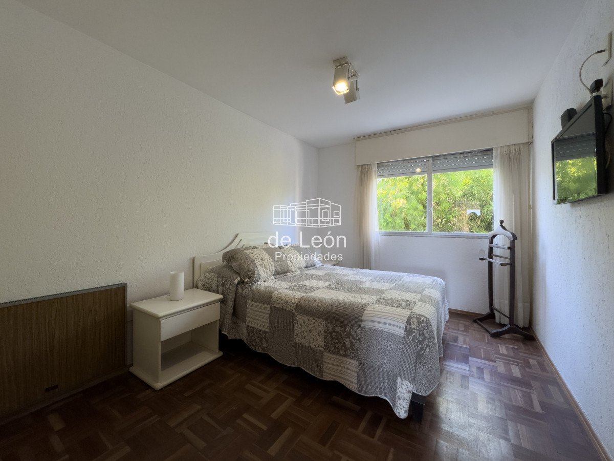 Apartamento ID.15235 - Venta apartamento 2 dormitorios en Playa Mansa, Punta del Este 