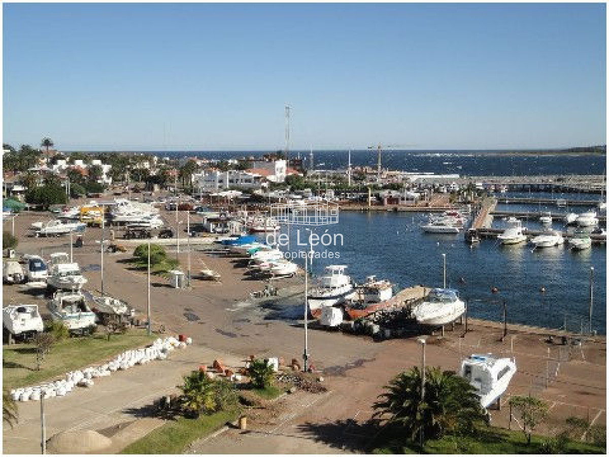 Apartamento ID.15025 - Apartamento a la venta  6 dormitorios en el Puerto de Punta del Este,  Peninsula  