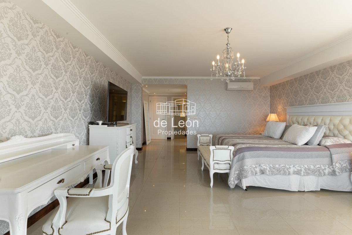 Apartamento ID.15024 - Venta apartamento semipiso 4 dormitorios en suite Playa Brava , Punta del Este 