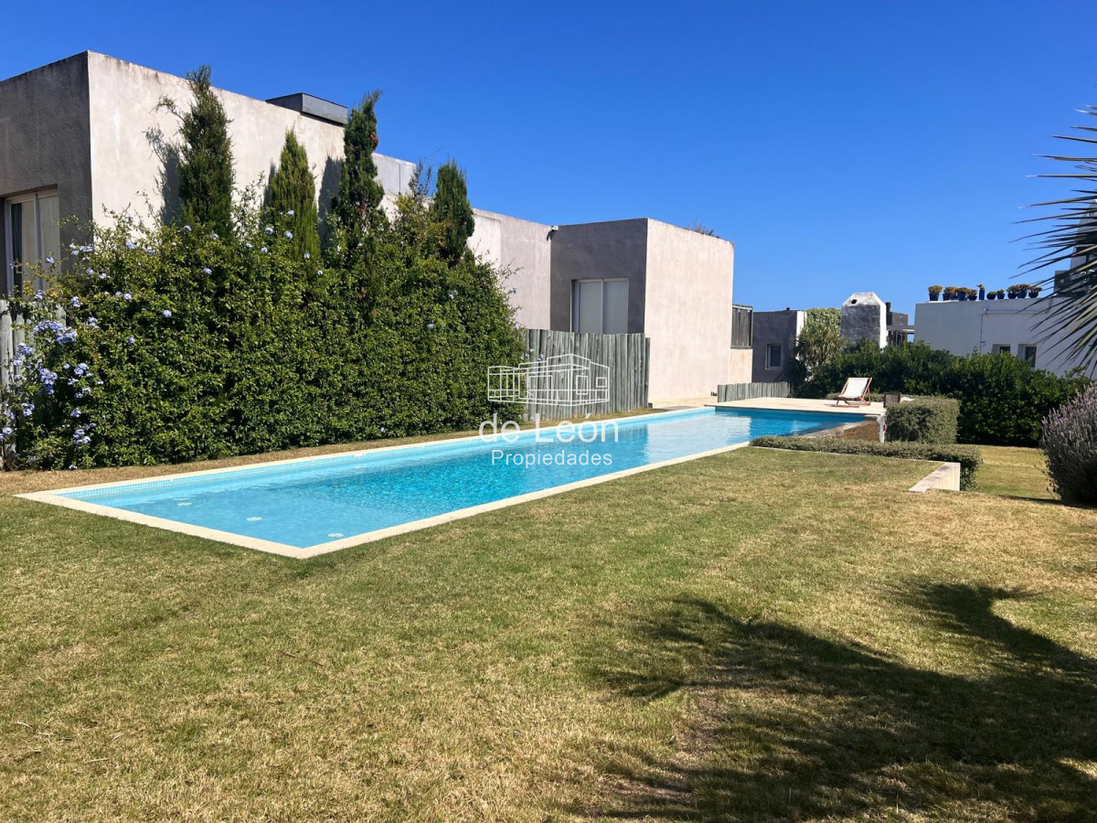 Apartamento ID.15190 - Venta  Alquiler apartamento a 100 metros del mar 2 dormitorios 