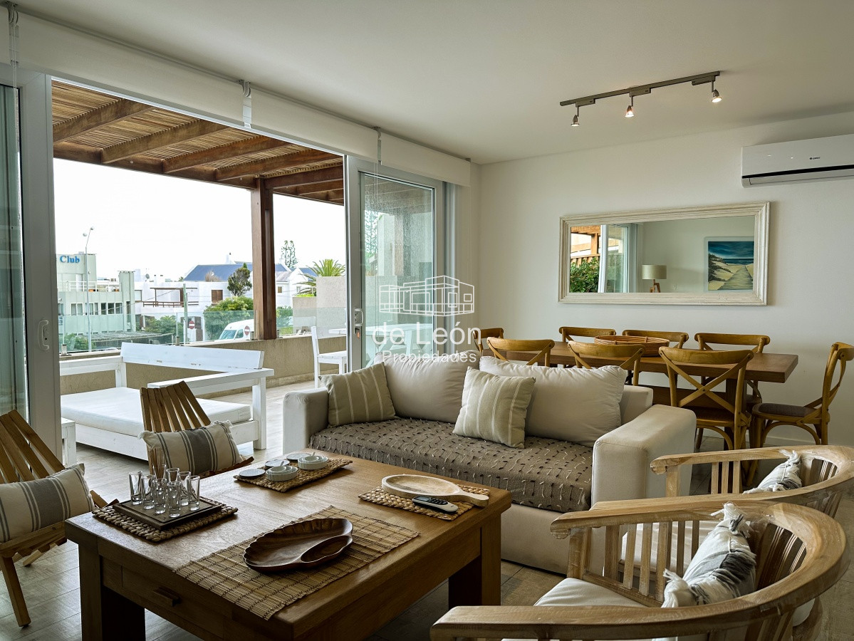 Apartamento ID.15350 - Venta apartamento frente al mar en La Barra de 4 dormitorios