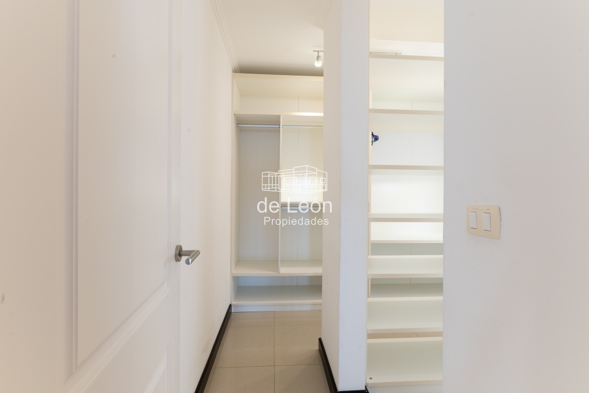 Apartamento ID.15024 - Venta apartamento semipiso 4 dormitorios en suite Playa Brava , Punta del Este 