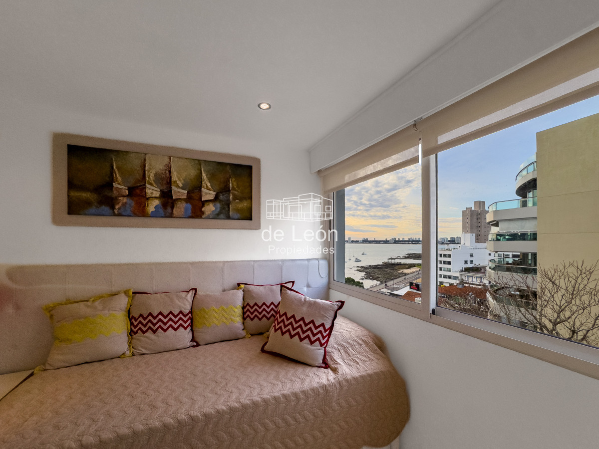 Apartamento ID.15025 - Apartamento a la venta  6 dormitorios en el Puerto de Punta del Este,  Peninsula  