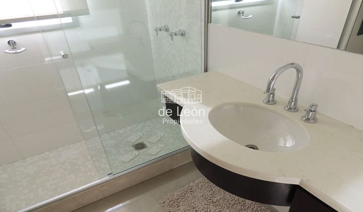 Apartamento ID.15024 - Venta apartamento semipiso 4 dormitorios en suite Playa Brava , Punta del Este 