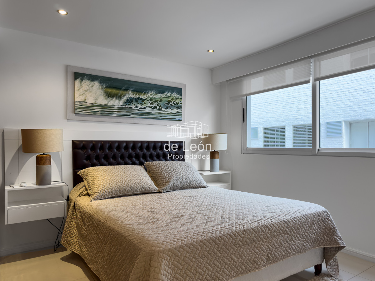 Apartamento ID.15025 - Apartamento a la venta  6 dormitorios en el Puerto de Punta del Este,  Peninsula  