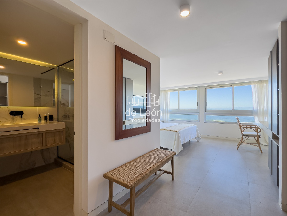 Apartamento ID.15026 - Venta apartamento 4 dormitorio en  Playa Brava, frente al mar 
