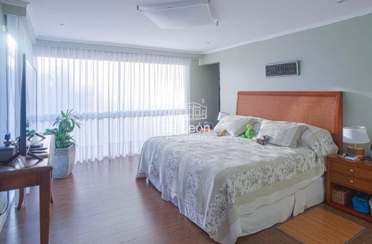 Casa ID.15047 - Venta casa 3 dormitorios en Playa Mansa , Barrio Privado Boulevard Park 