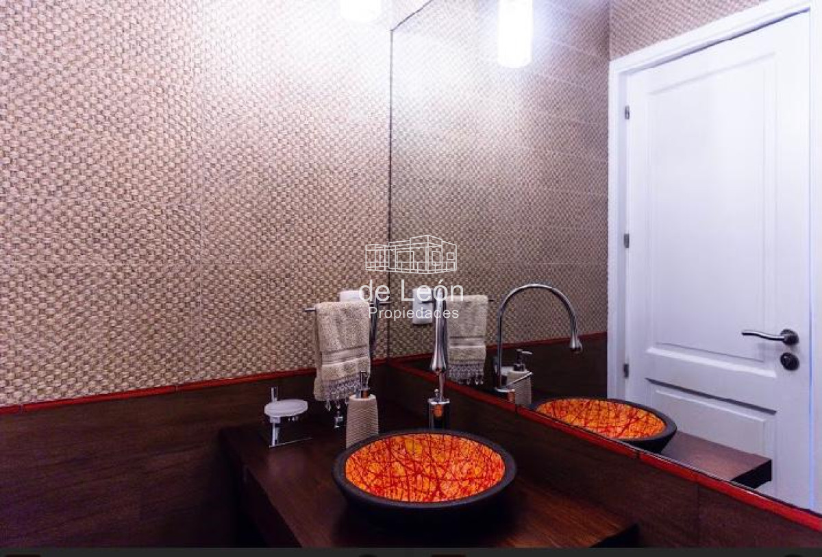 Casa ID.15047 - Venta casa 3 dormitorios en Playa Mansa , Barrio Privado Boulevard Park 