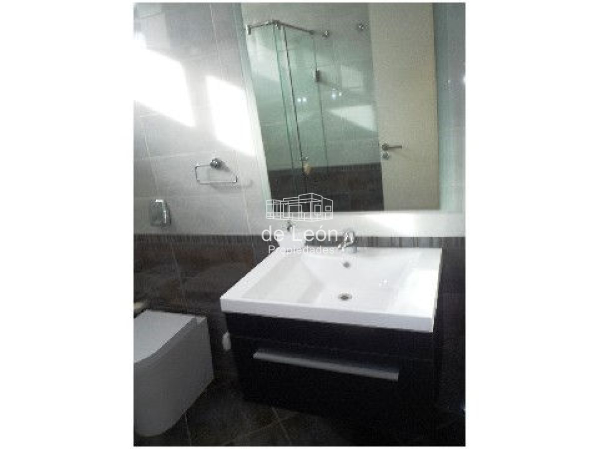 Casa ID.15048 - Venta casa ubicada en Barrio  Privado  Playa Mansa, 4 dormitorios 