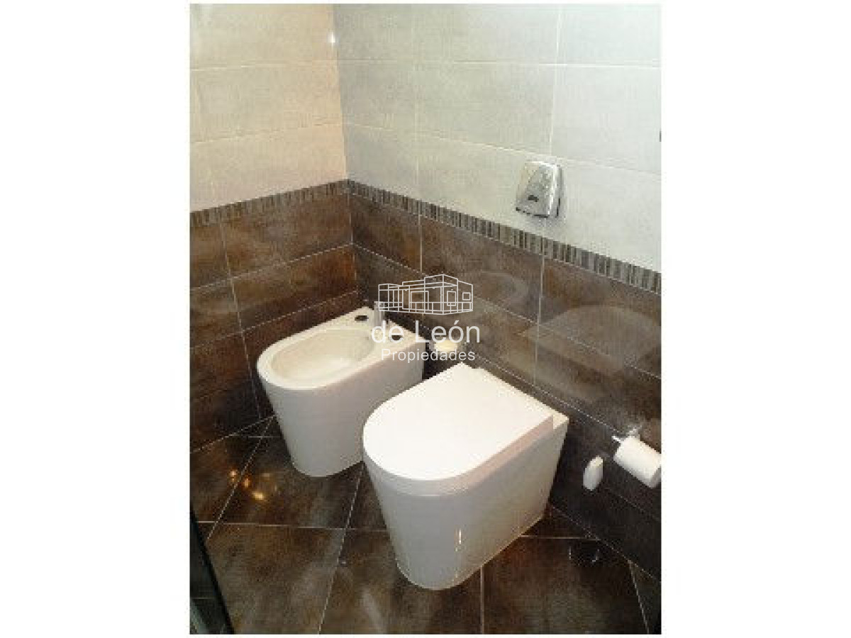 Casa ID.15048 - Venta casa ubicada en Barrio  Privado  Playa Mansa, 4 dormitorios 