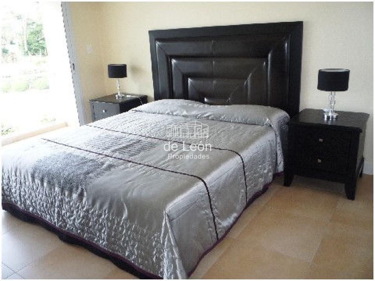 Casa ID.15048 - Venta casa ubicada en Barrio  Privado  Playa Mansa, 4 dormitorios 