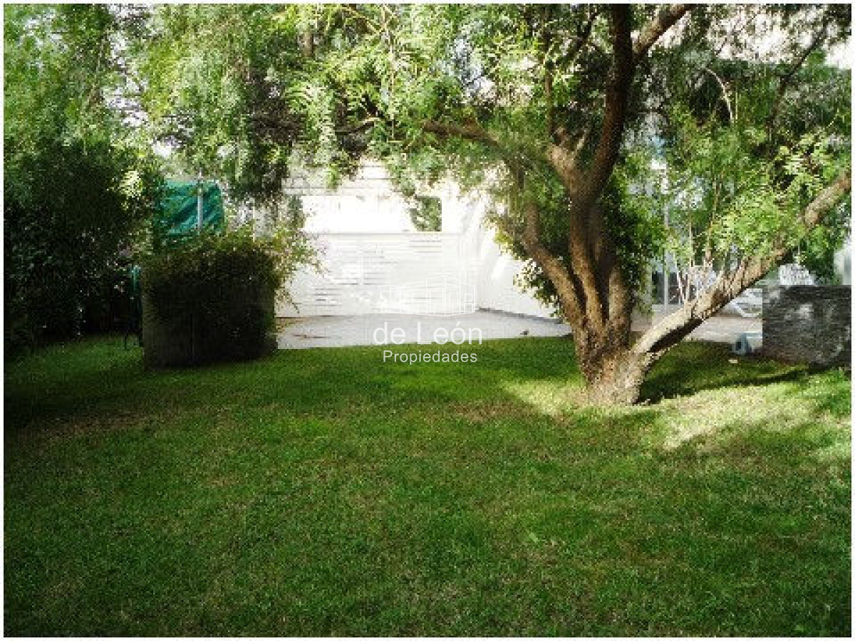 Casa ID.15048 - Venta casa ubicada en Barrio  Privado  Playa Mansa, 4 dormitorios 