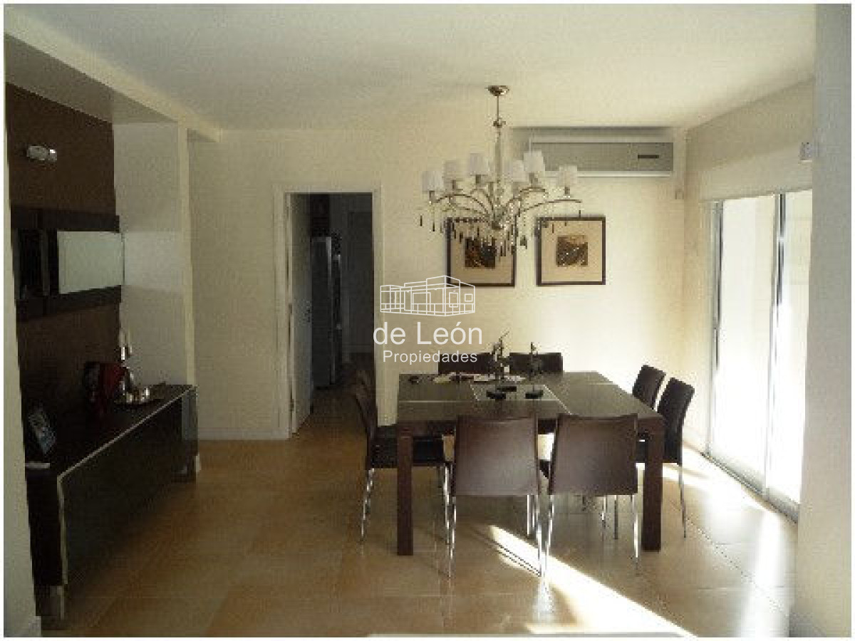 Casa ID.15048 - Venta casa ubicada en Barrio  Privado  Playa Mansa, 4 dormitorios 