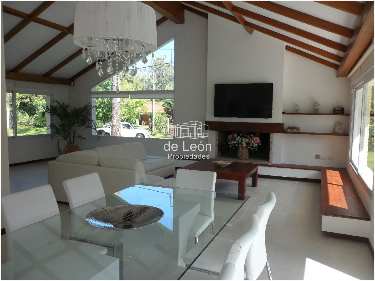Casa ID.15004 - Casa a la venta de 4 dormitorios en Playa Mansa
