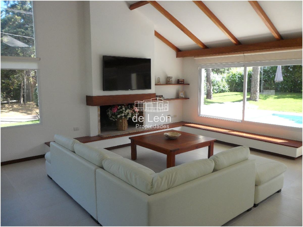 Casa ID.15004 - Casa a la venta de 4 dormitorios en Playa Mansa