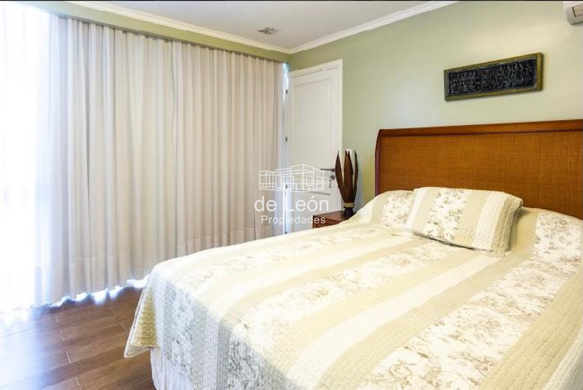 Casa ID.15047 - Venta casa 3 dormitorios en Playa Mansa , Barrio Privado Boulevard Park 