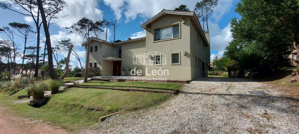 Casa ID.14910 - Venta casa en Laguna Blanca, Manantiales 4 dormitorios 