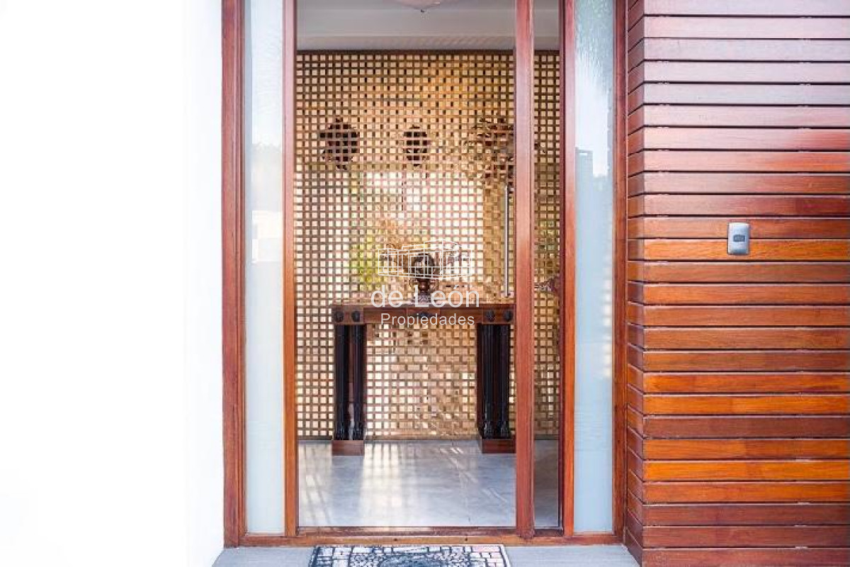 Casa ID.15047 - Venta casa 3 dormitorios en Playa Mansa , Barrio Privado Boulevard Park 