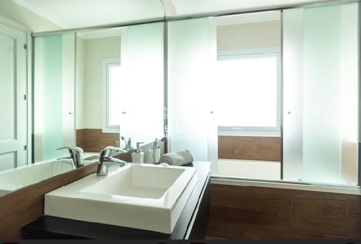 Casa ID.15047 - Venta casa 3 dormitorios en Playa Mansa , Barrio Privado Boulevard Park 