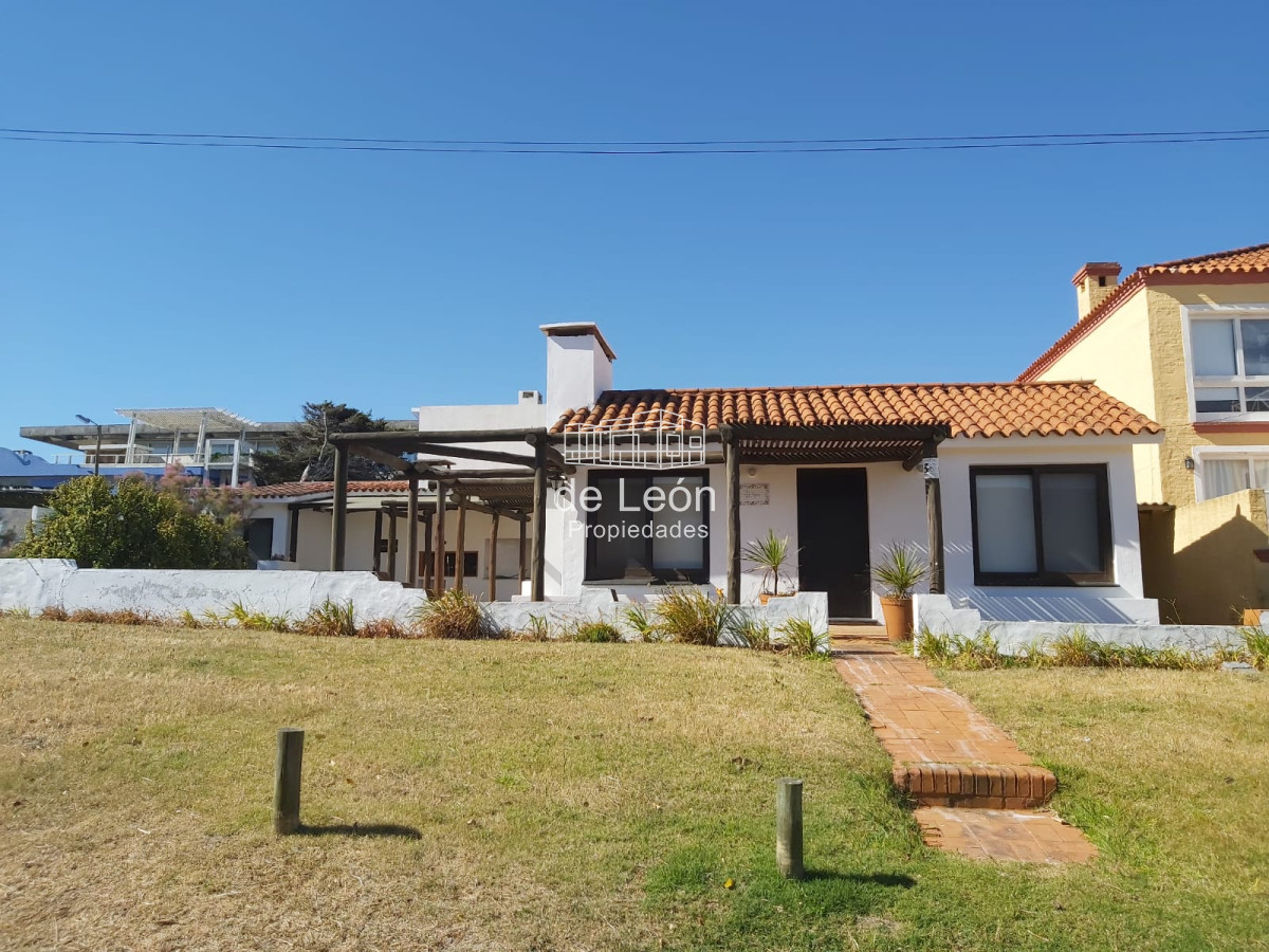 Casa ID.14850 - Venta  casa en Manantiales, 3 dormitorios mas  servicio