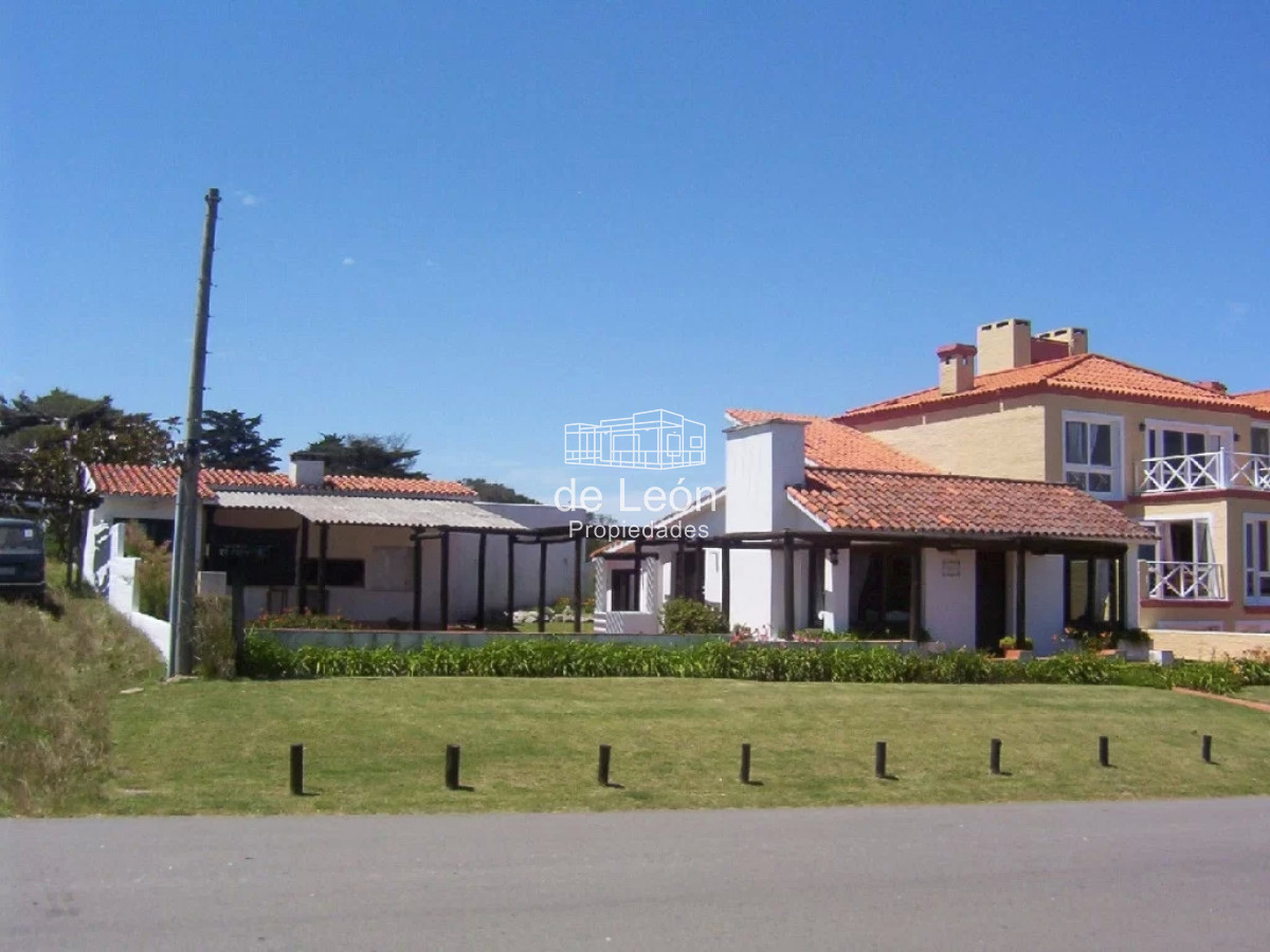 Casa ID.14850 - Venta  casa en Manantiales, 3 dormitorios mas  servicio