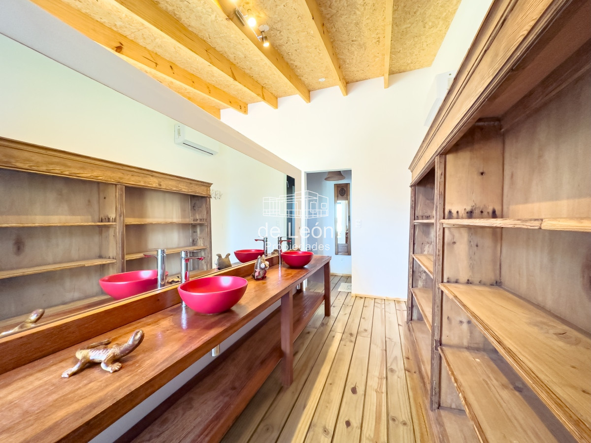 Casa ID.14917 - Alquiler  casa  en Manantiales,  3 dormitorios con piscina climatizada 