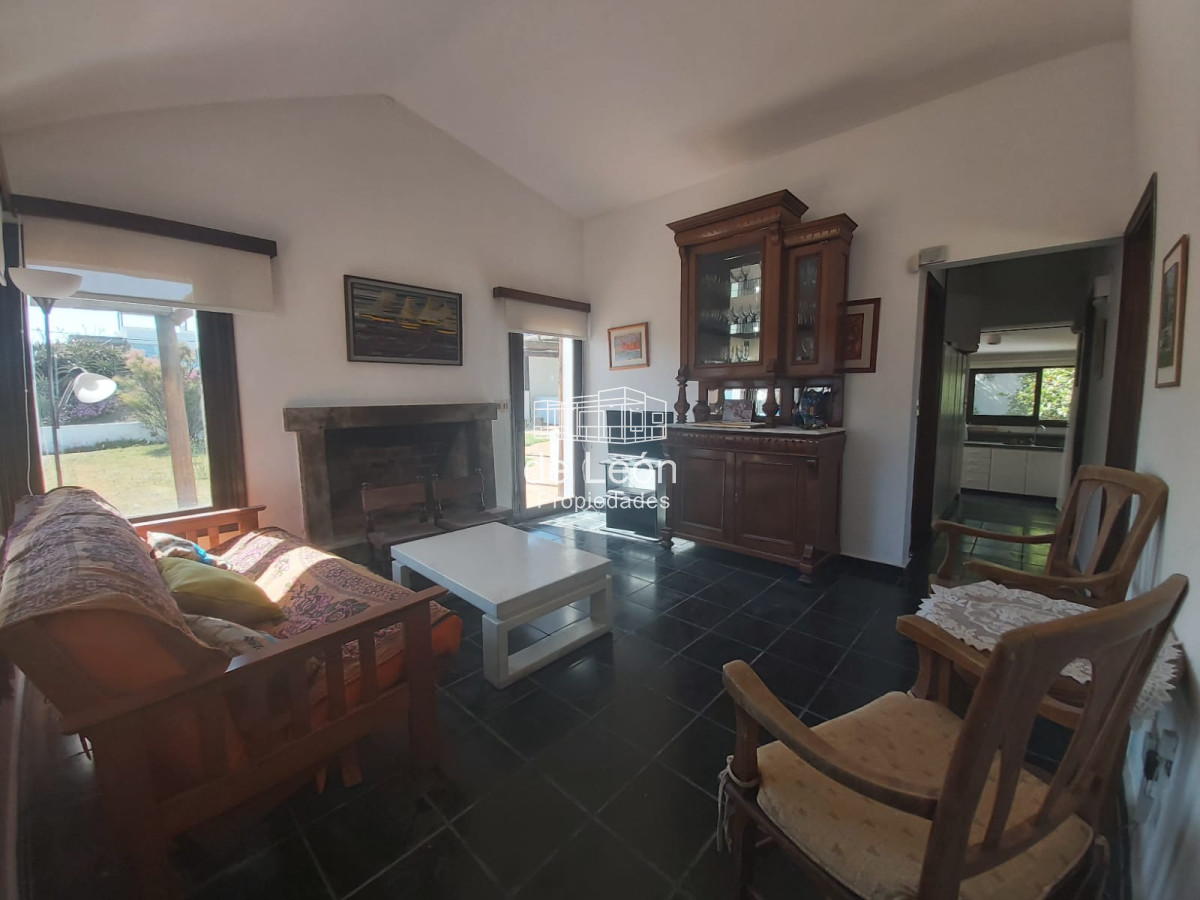 Casa ID.14850 - Venta  casa en Manantiales, 3 dormitorios mas  servicio