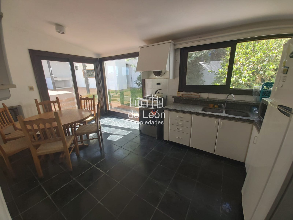 Casa ID.14850 - Venta  casa en Manantiales, 3 dormitorios mas  servicio