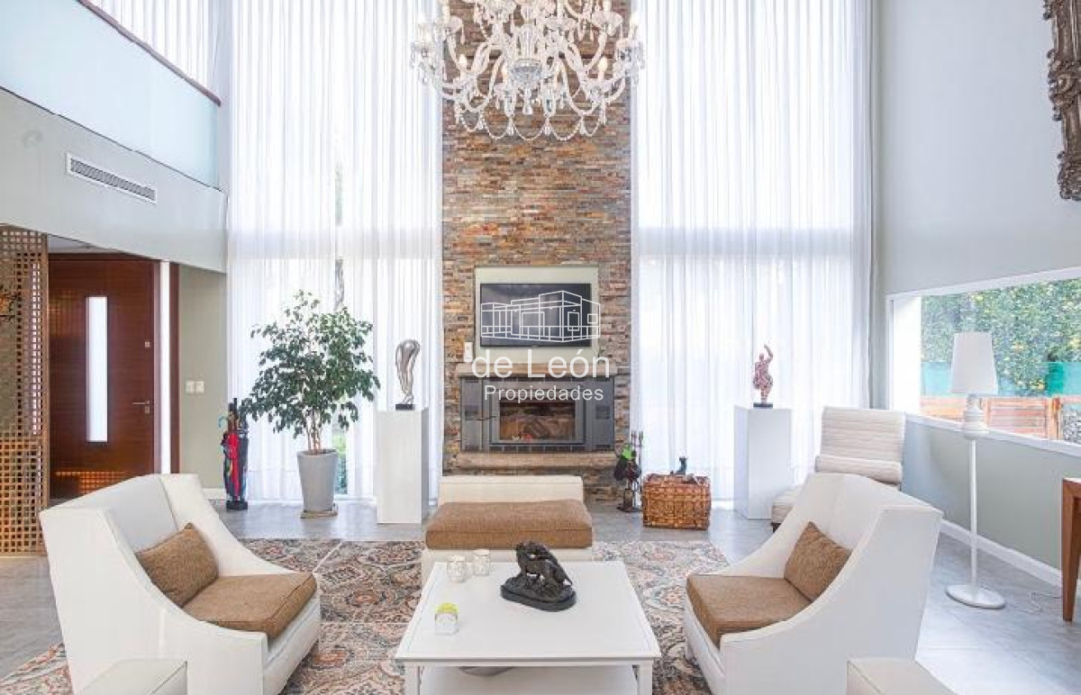 Casa ID.15047 - Venta casa 3 dormitorios en Playa Mansa , Barrio Privado Boulevard Park 
