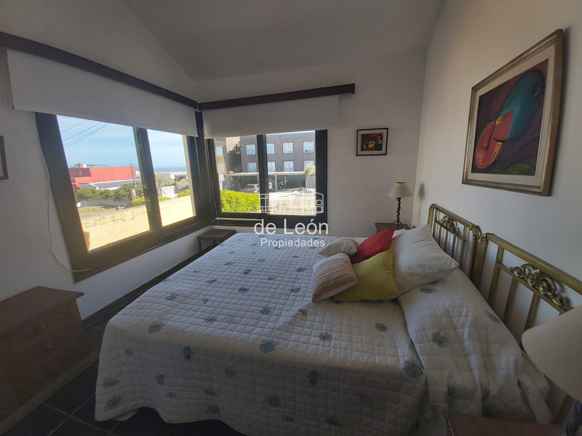 Casa ID.14850 - Venta  casa en Manantiales, 3 dormitorios mas  servicio