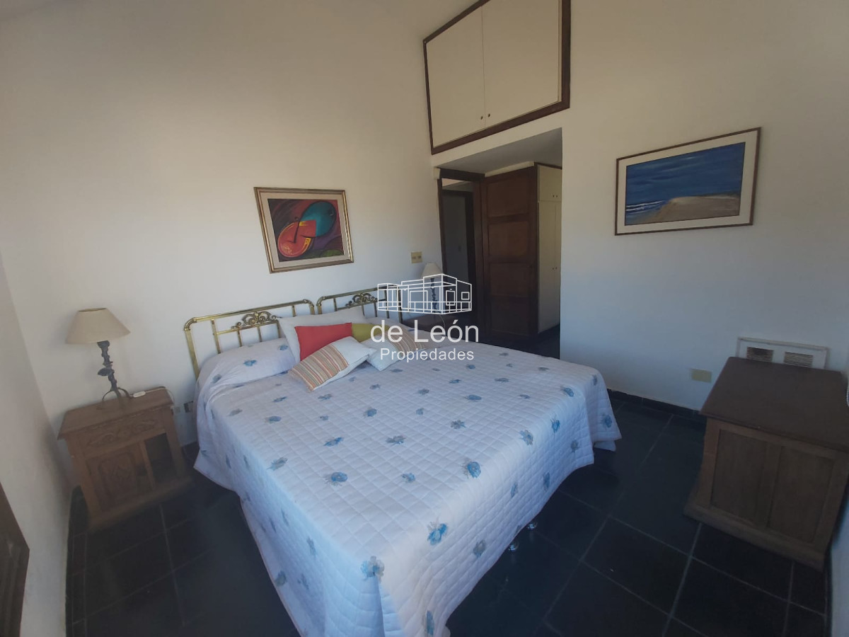 Casa ID.14850 - Venta  casa en Manantiales, 3 dormitorios mas  servicio