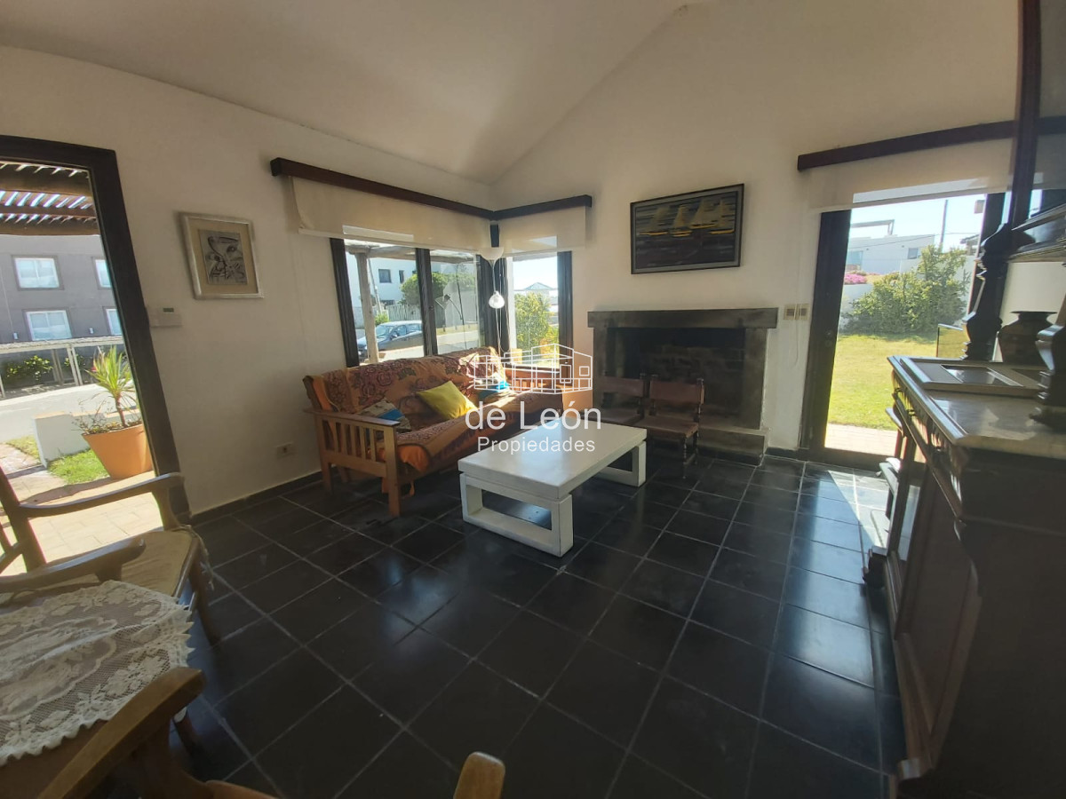 Casa ID.14850 - Venta  casa en Manantiales, 3 dormitorios mas  servicio