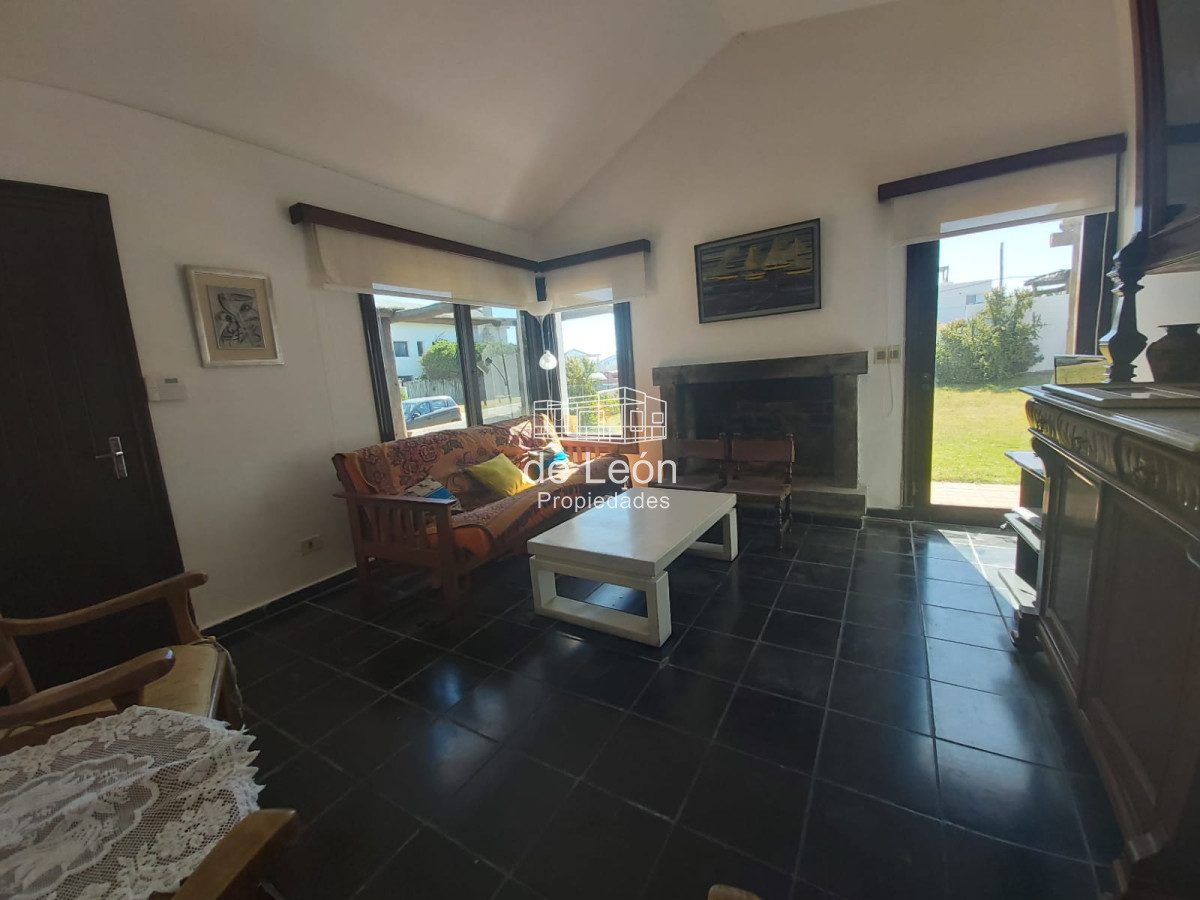 Casa ID.14850 - Venta  casa en Manantiales, 3 dormitorios mas  servicio