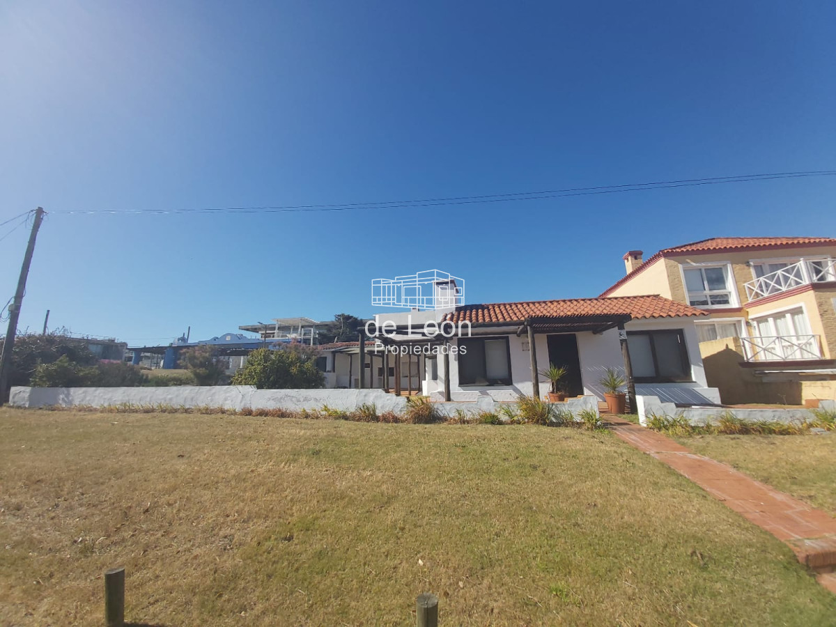 Casa ID.14850 - Venta  casa en Manantiales, 3 dormitorios mas  servicio