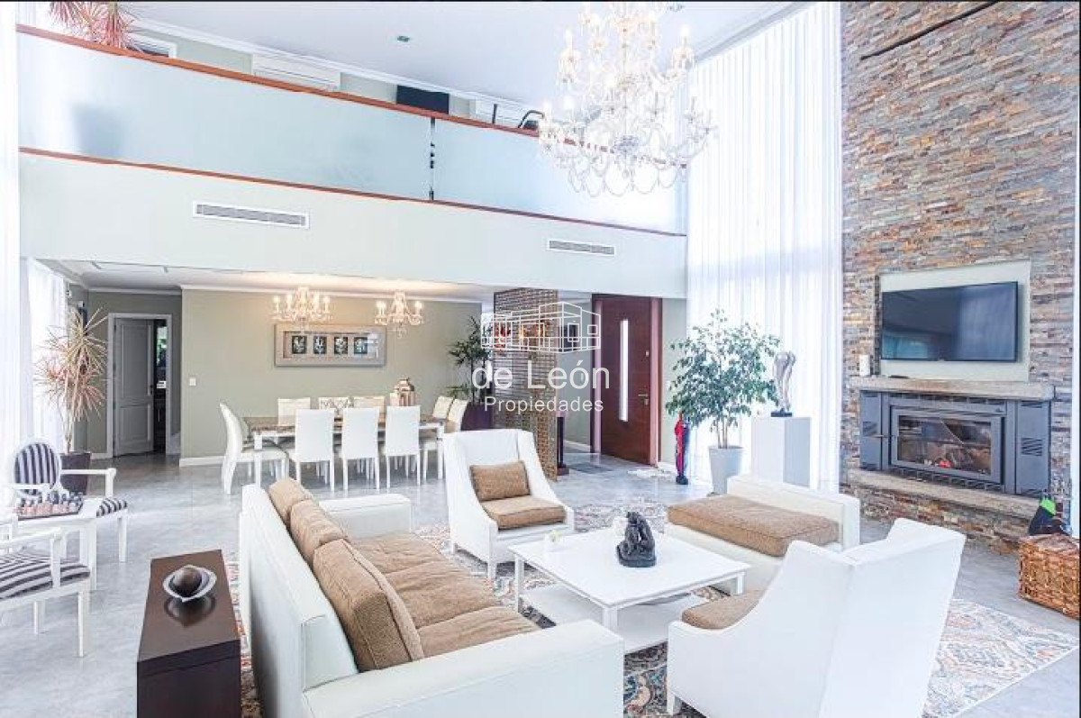 Casa ID.15047 - Venta casa 3 dormitorios en Playa Mansa , Barrio Privado Boulevard Park 