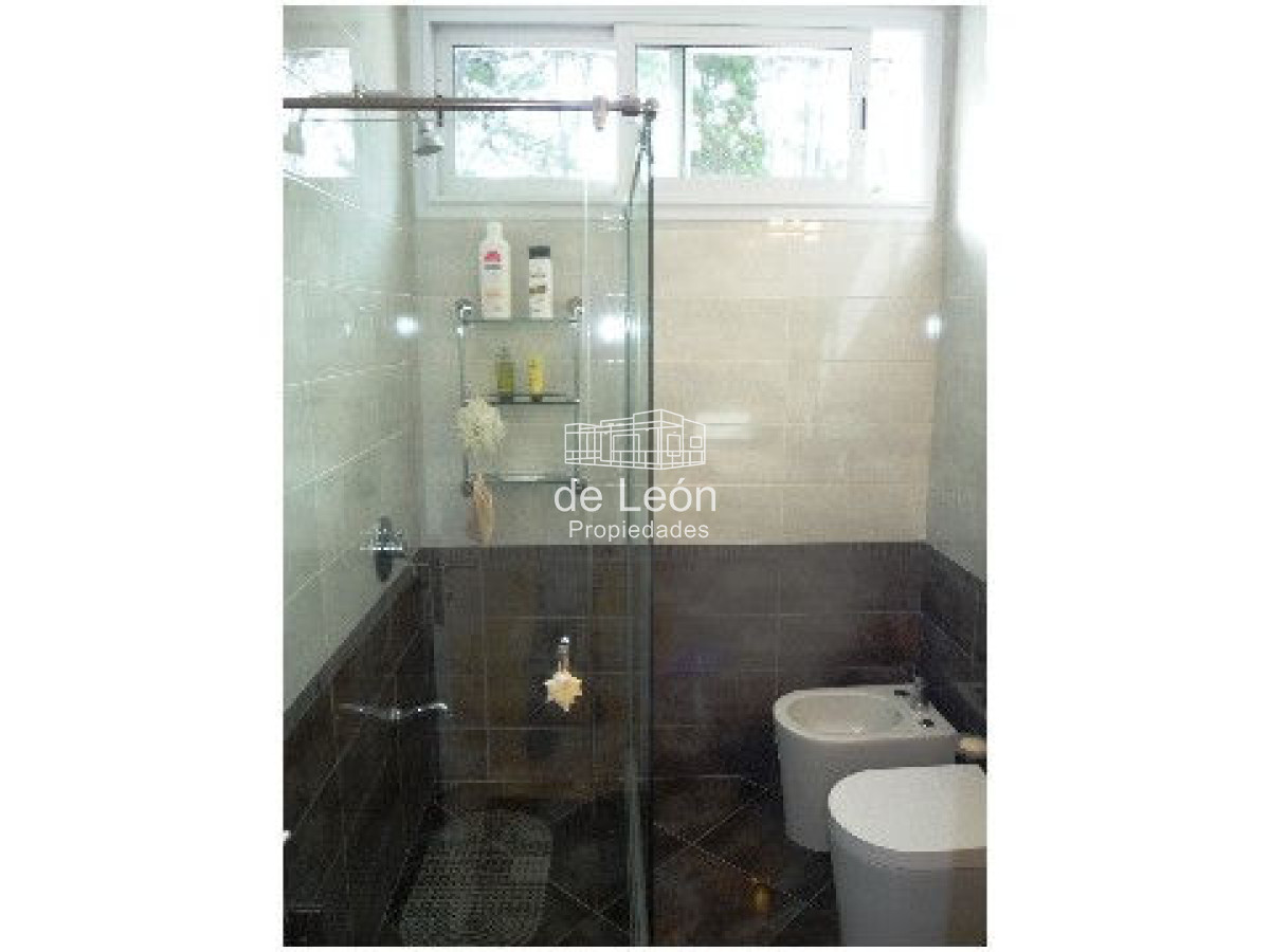 Casa ID.15048 - Venta casa ubicada en Barrio  Privado  Playa Mansa, 4 dormitorios 