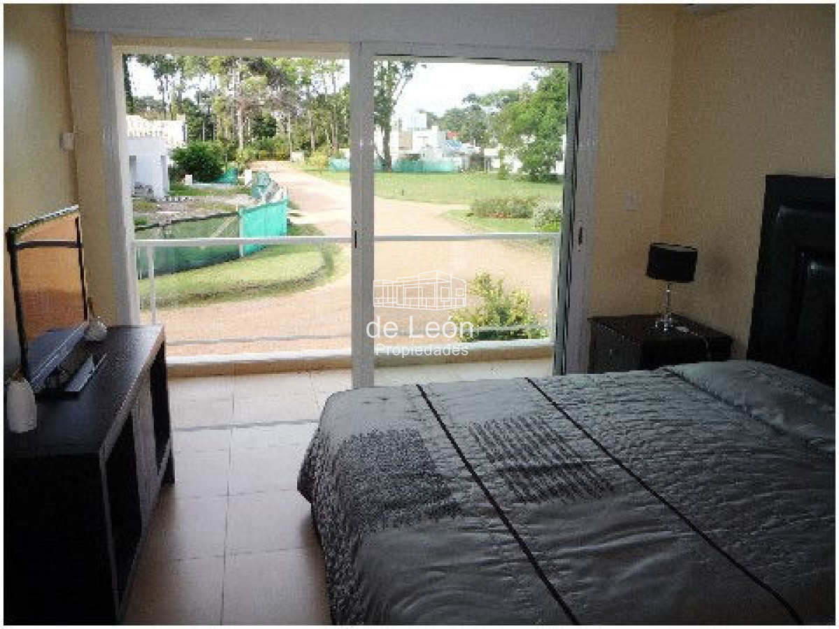Casa ID.15048 - Venta casa ubicada en Barrio  Privado  Playa Mansa, 4 dormitorios 
