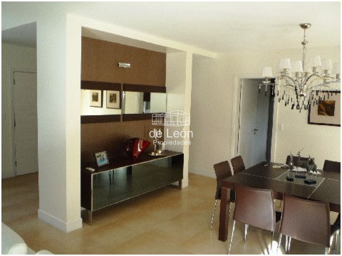 Casa ID.15048 - Venta casa ubicada en Barrio  Privado  Playa Mansa, 4 dormitorios 