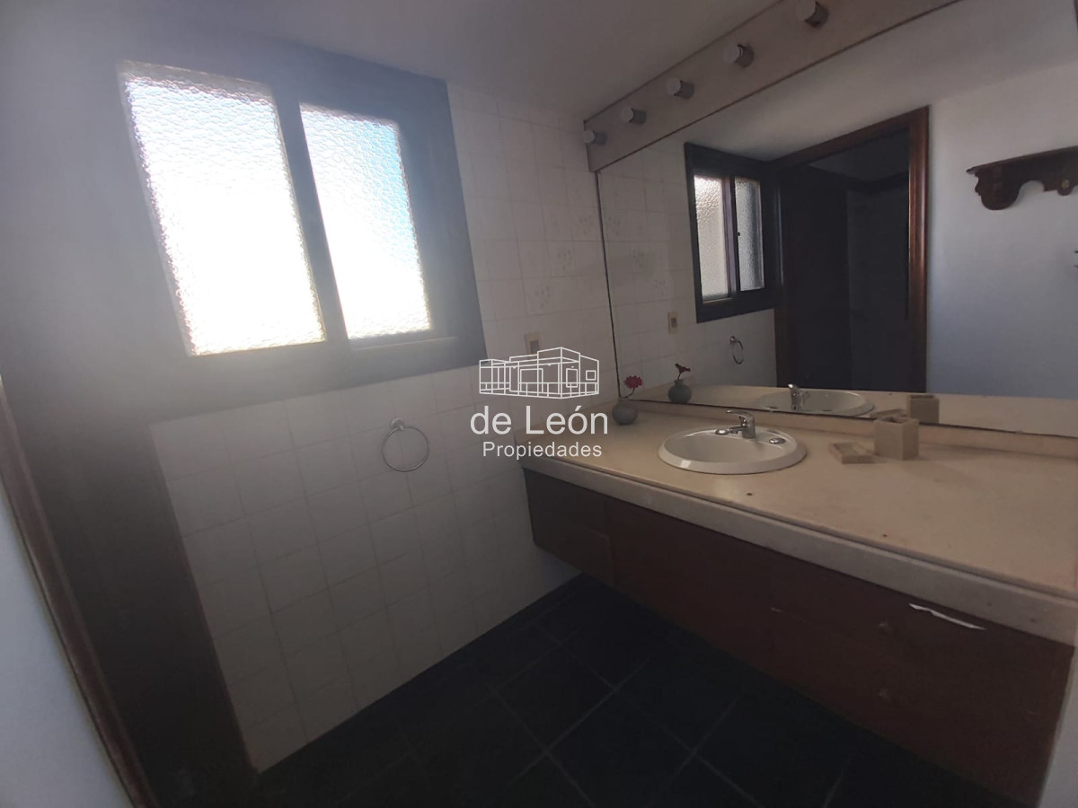 Casa ID.14850 - Venta  casa en Manantiales, 3 dormitorios mas  servicio