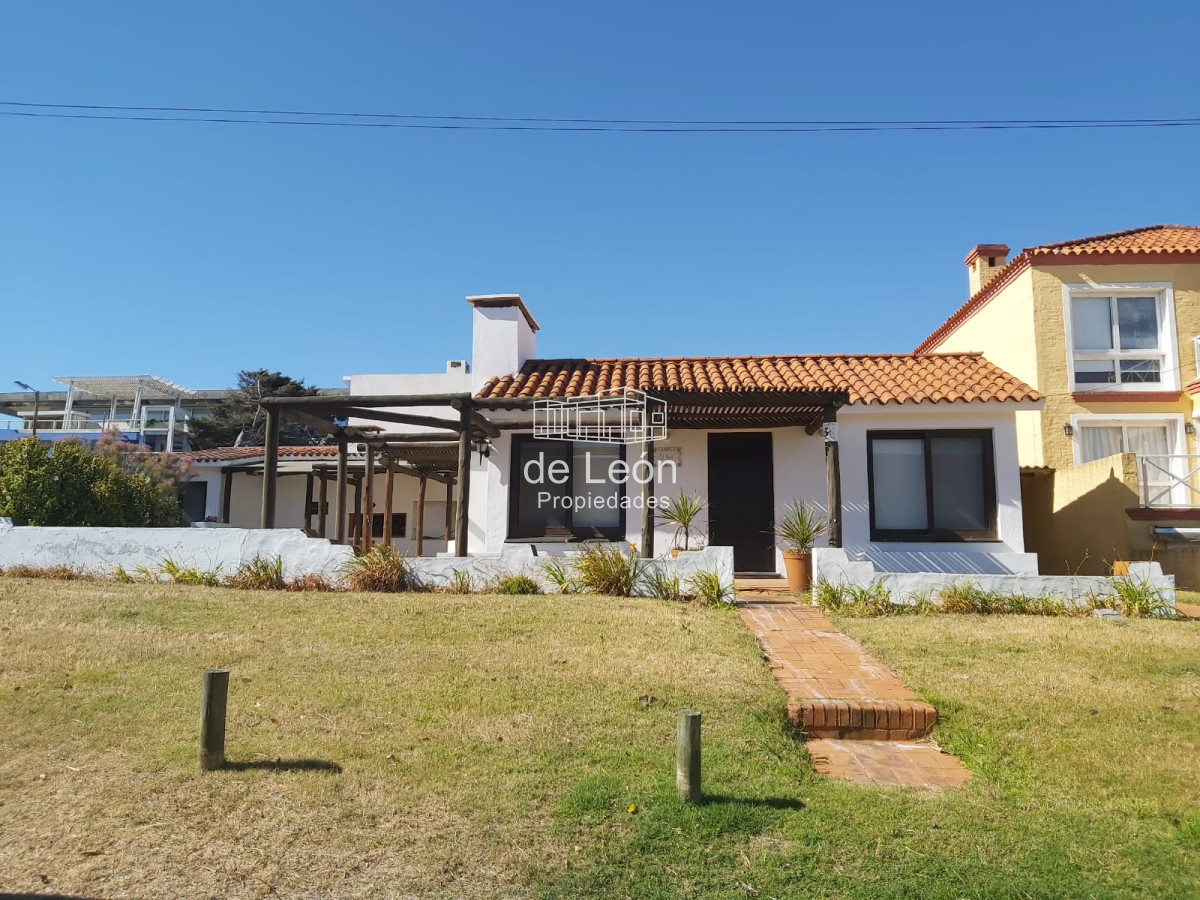 Casa ID.14850 - Venta  casa en Manantiales, 3 dormitorios mas  servicio