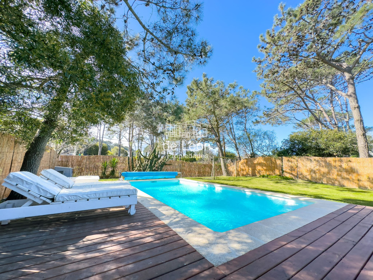 Casa ID.14917 - Alquiler  casa  en Manantiales,  3 dormitorios con piscina climatizada 