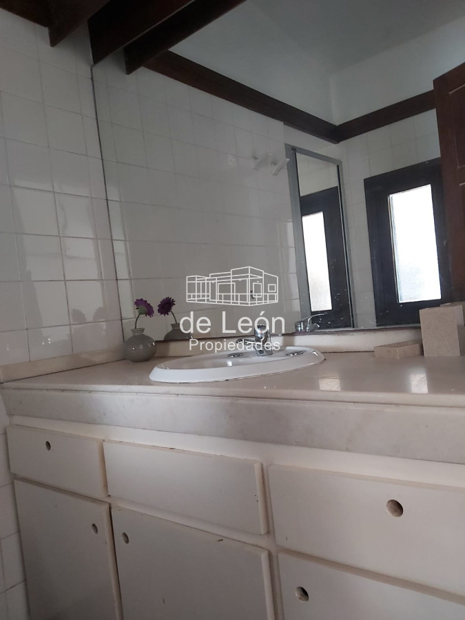 Casa ID.14850 - Venta  casa en Manantiales, 3 dormitorios mas  servicio