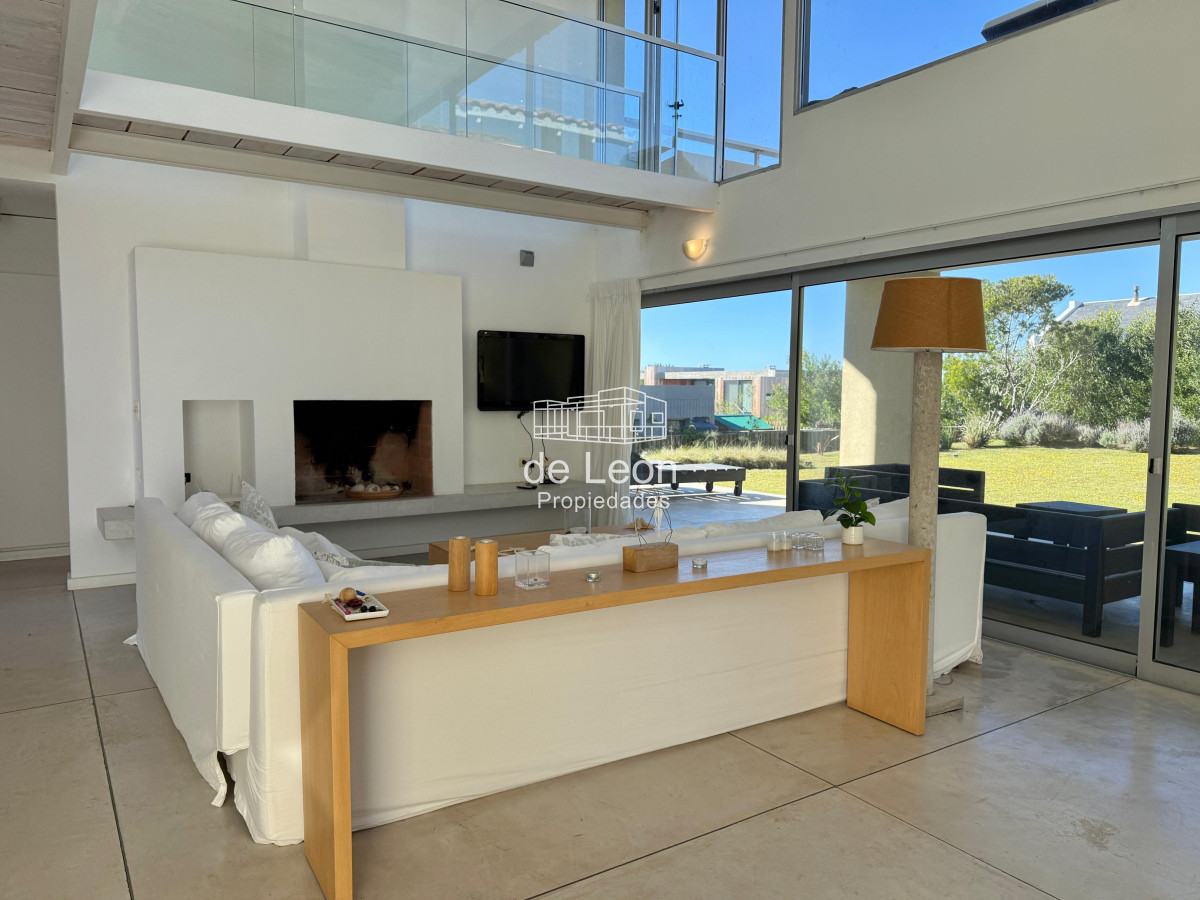 Casa ID.14910 - Venta casa en Laguna Blanca, Manantiales 4 dormitorios 