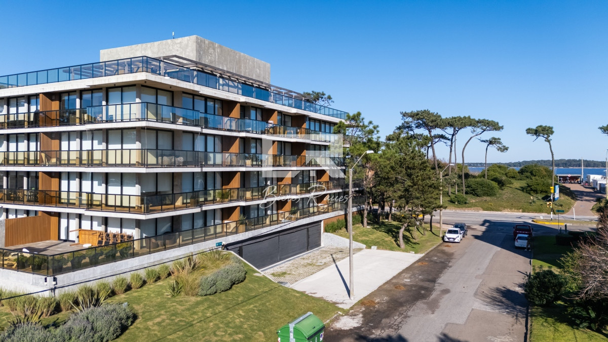 Apartamento ID.171 - Venta apartamento 2 dormitorios en Playa Mansa, Punta del Este 