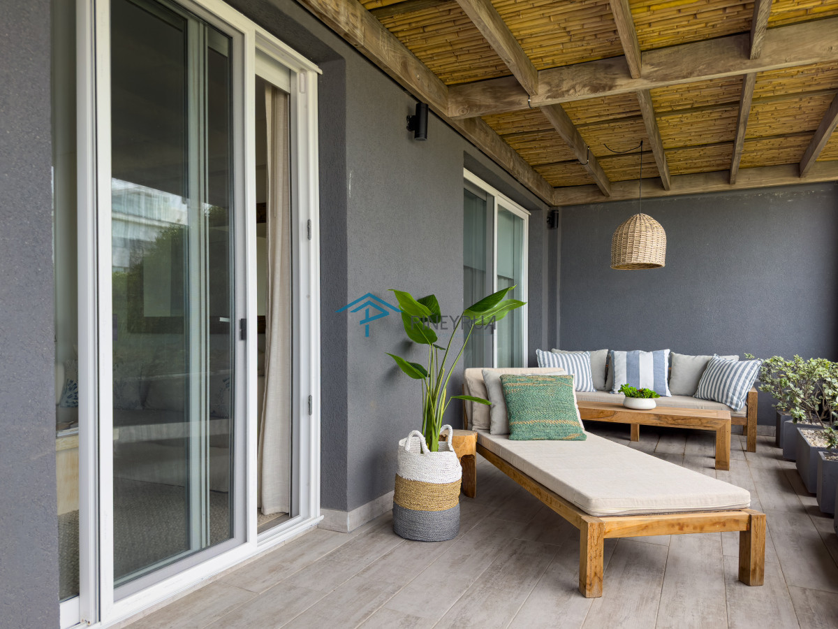 Venta y alquiler apartamento de 3 dormitorios mas dependencia en La Barra 
