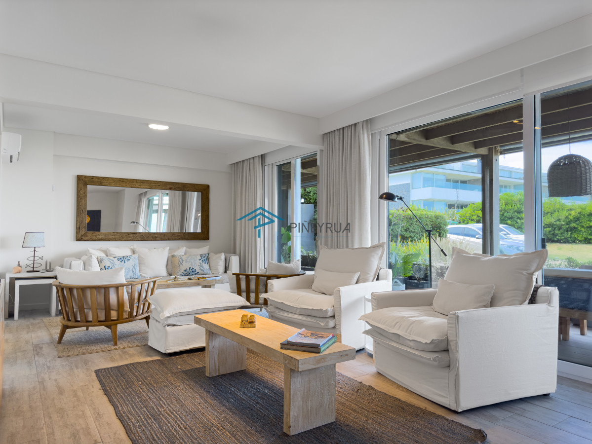 Venta y alquiler apartamento de 3 dormitorios mas dependencia en La Barra 