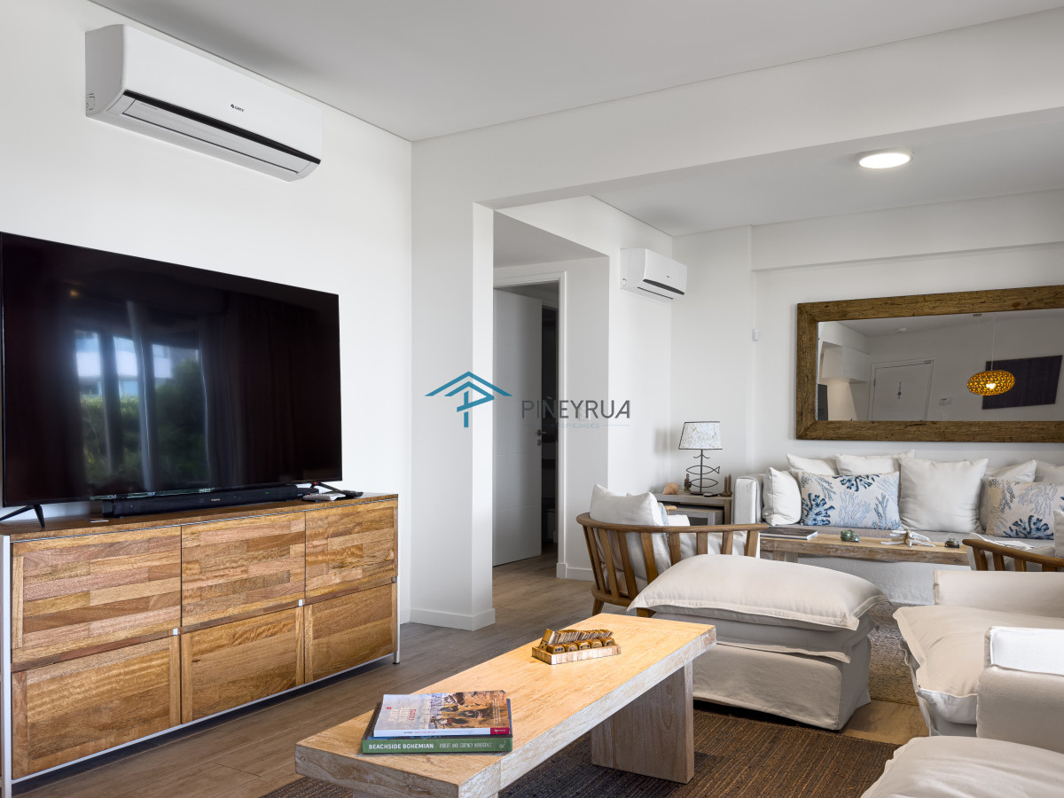 Venta y alquiler apartamento de 3 dormitorios mas dependencia en La Barra 
