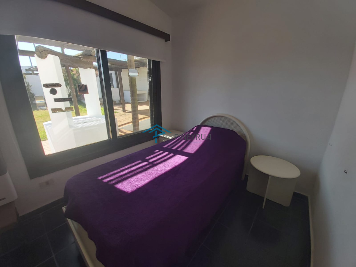 Venta casa en Manantiales, 3 dormitorios mas servicio